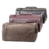 Gruppenbild mit drei Taschen, die hintereinander aufgestellt sind