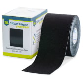 einzelne Rolle Tape in schwarz neben der Verpackung