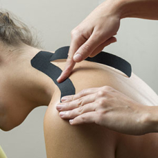 Kinesiologisches Taping bei Rückenschmerzen | SL Ratgeber